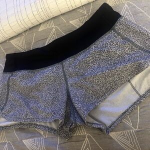 LuluLemon Size 4 Hotty Hot - like new